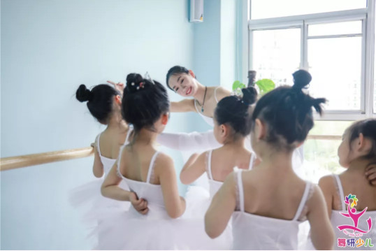 走近名师丨舞研少儿舞蹈老师——胡静云