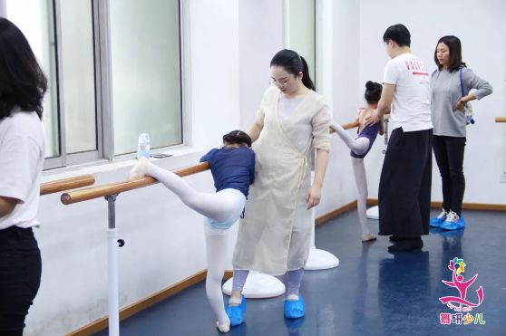学舞蹈20%在老师，20%在孩子，60%在家长