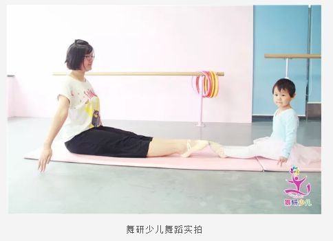 舞研少儿课堂：舞蹈老师布置的寒假作业，家长该如何辅导？