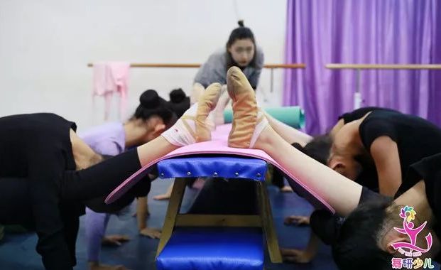 如你所见，备考北舞附中就是这么“苦”……