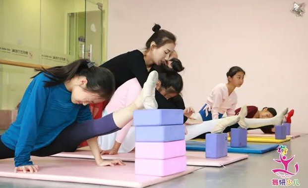 舞研艺考|聪明家长都如何回答孩子不想练舞？