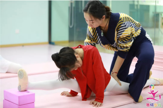 走近名师丨舞研少儿舞蹈老师——胡静云