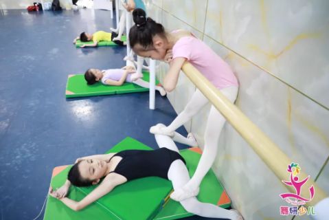 走舞蹈专业的孩子们，这几个坏习惯可千万要改掉啊！