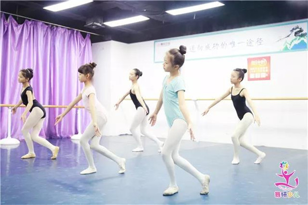 老师，您觉得我孩子适合学舞蹈吗？3个月以后再再做回答