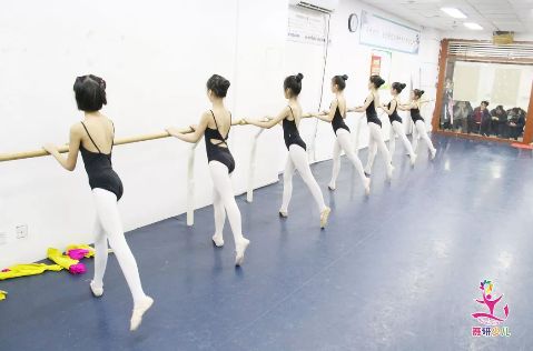 练舞居然会使腿变粗？注意这5点，帮助孩子避免“小粗腿”！