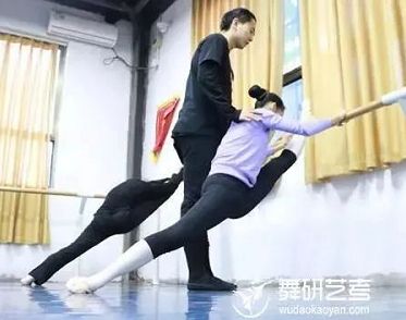 舞研少儿舞蹈培训：舞蹈软度训练方法