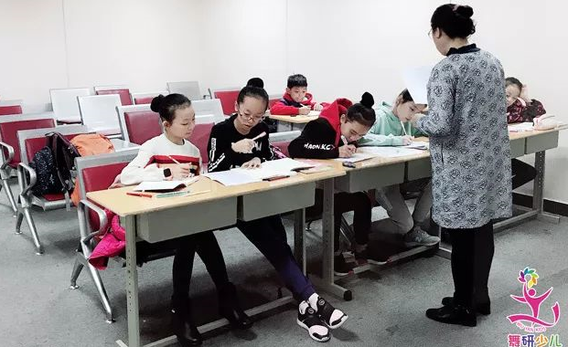 一个闪光的舞蹈梦想：北舞附中