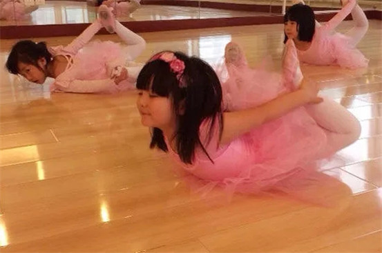 小S大女儿再夺舞蹈冠军上热搜，让孩子学舞这件事不能再耽搁！
