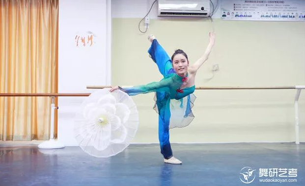 北京舞研艺考|为什么学舞蹈的孩子一眼就能认出？
