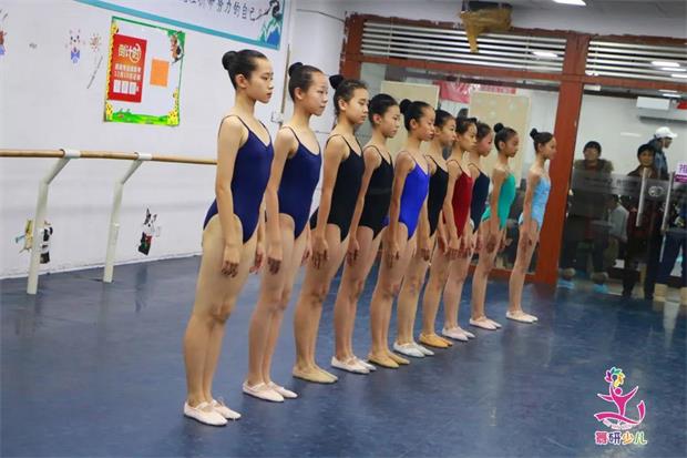 孩子学舞蹈想走专业考附中?必须先过这一关…… 孩子学舞蹈想走专业考附中?必须先过这一关……