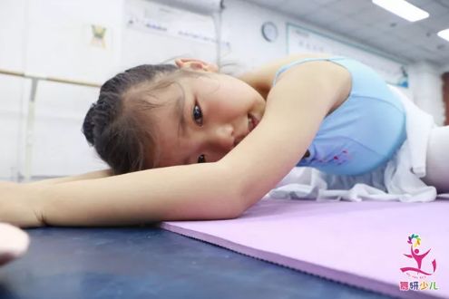 面对孩子来得快去得也快的“舞蹈兴趣”，家长们该如何应对？
