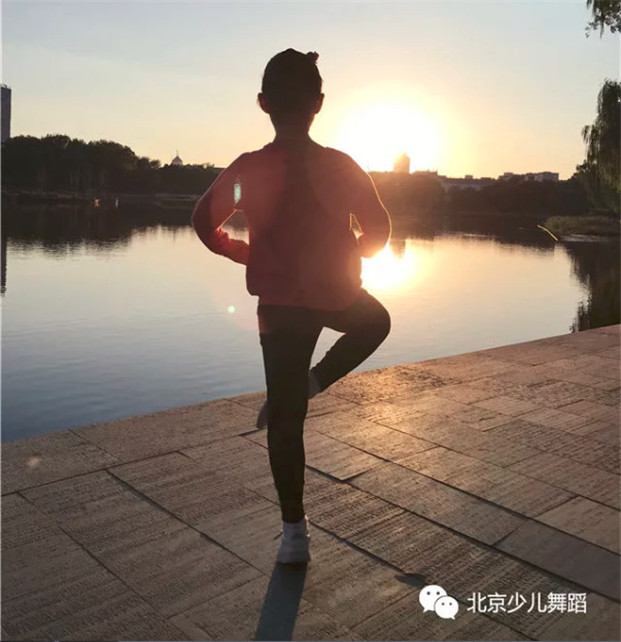 五一假期必备！教你如何用舞蹈动作给孩子凹造型~