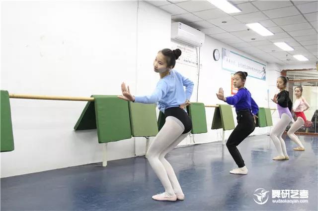 孩子学舞蹈，不能按成人的套路要求孩子！