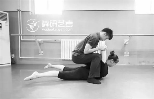 舞研少儿软度小课堂：开肩