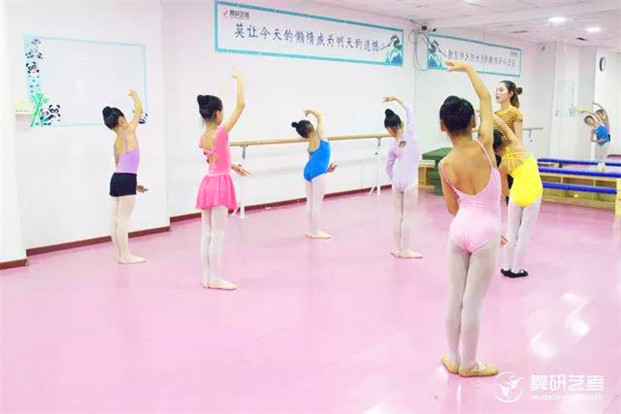 孩子学习舞蹈为什么一个动作要练习无数遍呢
