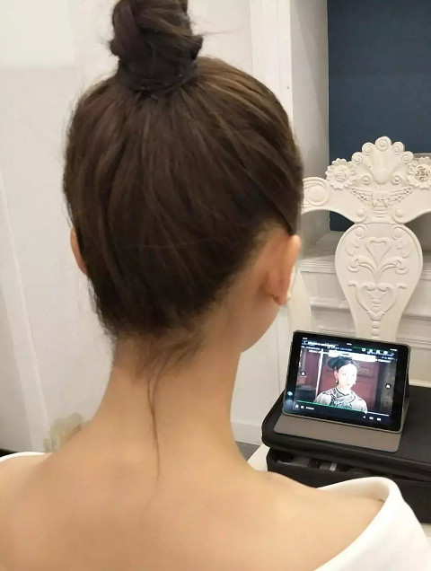 对一个姑娘的终极赞美：“你一定是学舞蹈的吧~”