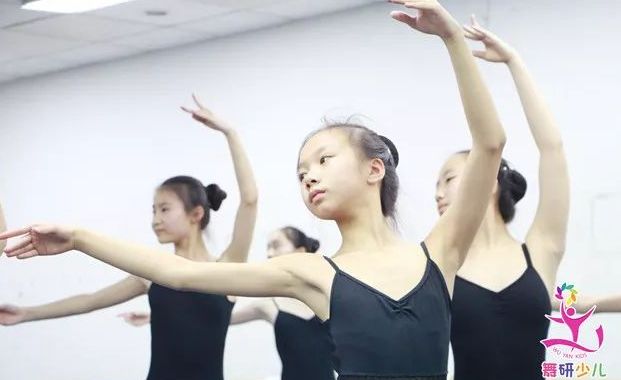一节舞蹈课，究竟让孩子学到了什么？
