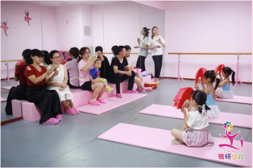 孩子学舞蹈能不能坚持下来，关键在家长……