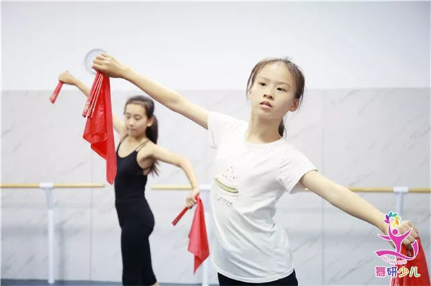 学舞蹈给孩子带来的10大“副作用”！