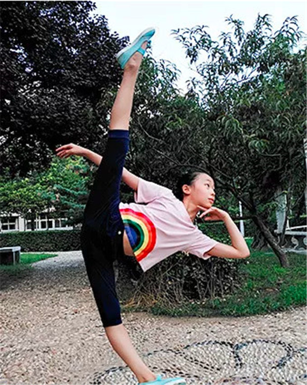 五一假期必备！教你如何用舞蹈动作给孩子凹造型~