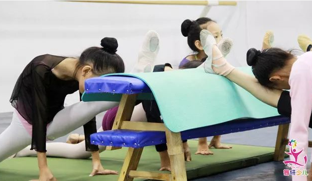 北京舞研少儿舞蹈|孩子学舞蹈怎样才能练好？