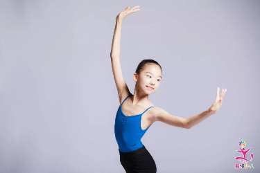 自从孩子学了舞蹈后，最大的变化是……