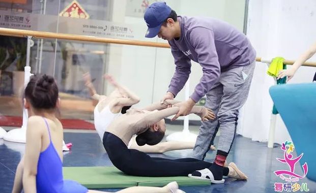 孩子练舞蹈基本功经常会膝盖疼？注意这4点避免受伤