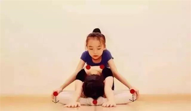 舞研舞蹈基本功小课堂：压小胯方法