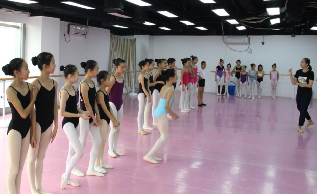 孩子参加舞蹈比赛，家长应该提前做好哪些配合.jpg