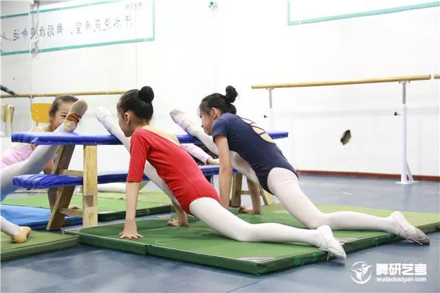 孩子学舞蹈，不能按成人的套路要求孩子！