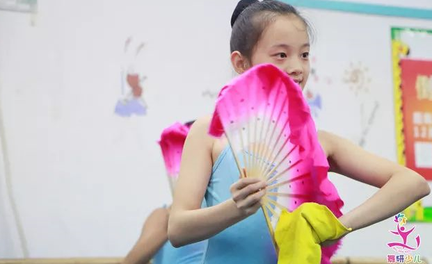 北京舞研少儿舞蹈|是什么让孩子放弃了舞蹈？