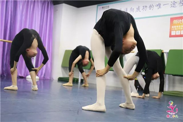 孩子腰太硬如何练习？腰部没力这样练！