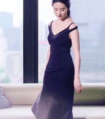 刘亦菲的“仙女背”美得让人窒息，真不愧是学舞蹈的神仙姐姐~