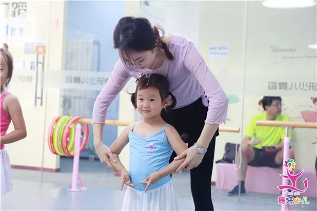 学舞蹈其实培养的是孩子的仪式感！