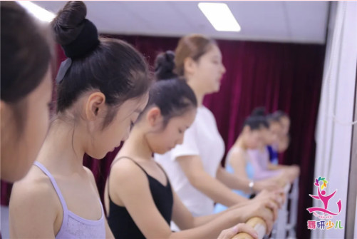 孩子学舞蹈能不能坚持下来，关键在家长……