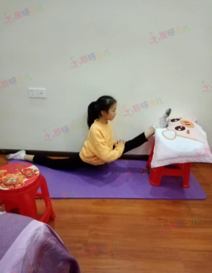 当舞蹈附中艺考生“宅在家”：用行动证明了舞蹈贵在自律和坚持！