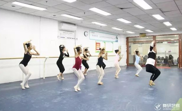 你还在“替”孩子上舞蹈课吗?先别急着否定,看完你就知道了! 2017-10-26_152800.jpg