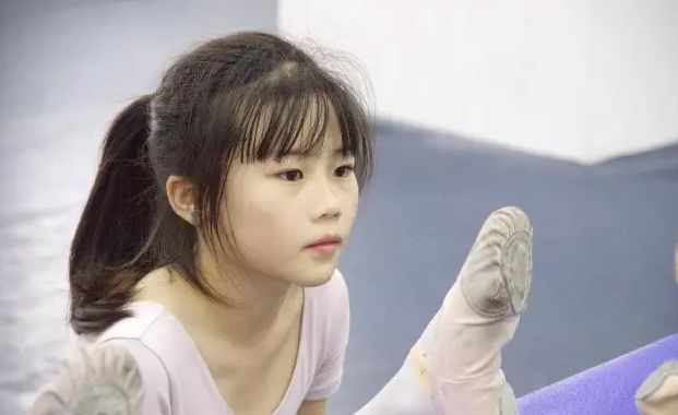 压腿有妙招！正确压腿是学习舞蹈的关键