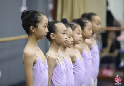 5个少儿常见不良体态，最后一个可能会毁了孩子一生......