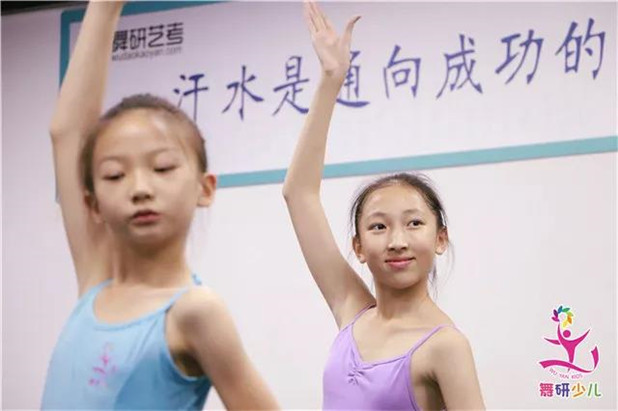我说学舞蹈的孩子自带美颜滤镜！应该没人反对吧？