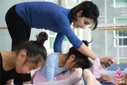 走近名师丨舞研少儿舞蹈老师——再丽盼