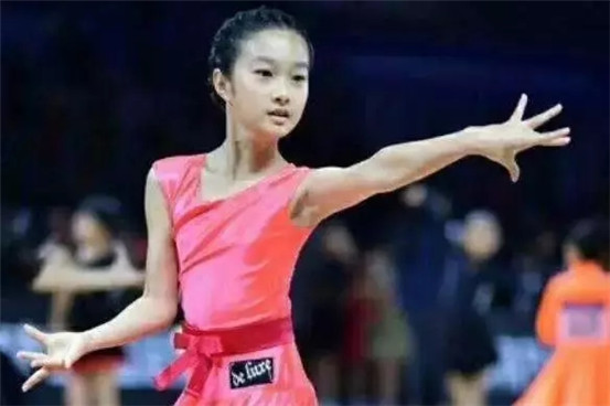 小S大女儿再夺舞蹈冠军上热搜，让孩子学舞这件事不能再耽搁！