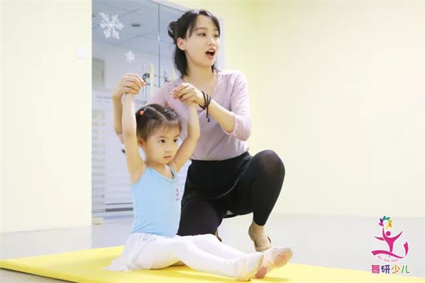 为什么说“学舞蹈一定要从娃娃抓起”？