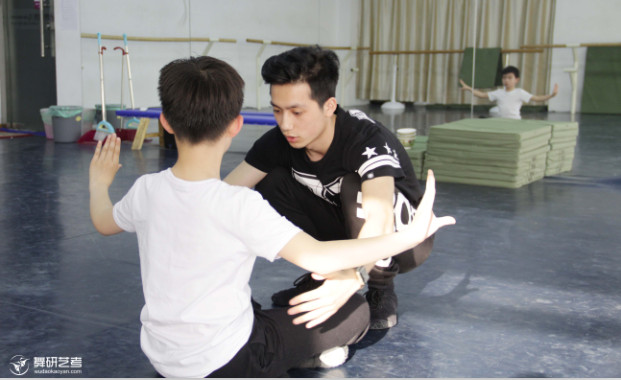 好的舞蹈班，不会用低价吸引你报名.jpg