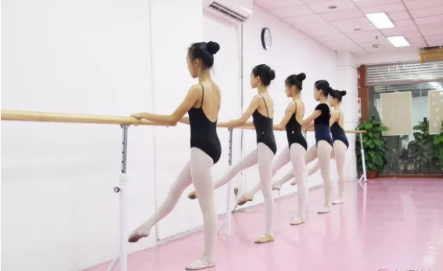 学舞蹈的孩子都很聪明，你发现了吗?