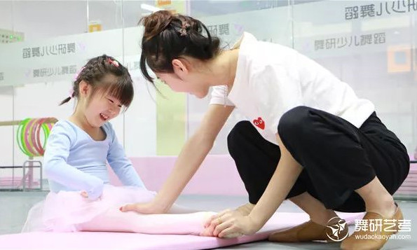 经常待在练功房里跳舞的孩子，会变聪明?