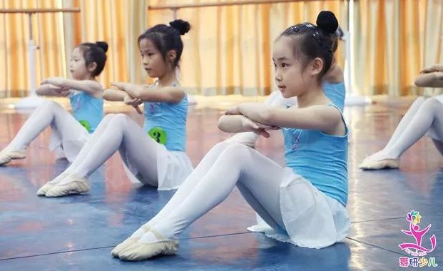 “孩子，如果你跳舞，大概会度过这样的一辈子......”