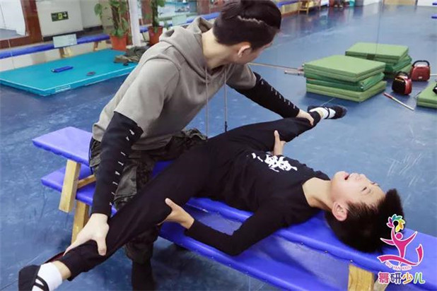 什么样的少儿舞蹈老师才能让孩子越来越优秀、不断的超越同龄人呢？