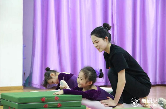 学舞蹈最可怕的事：不好好练，还想要成绩?