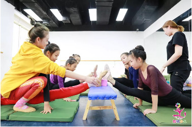 自从孩子学了舞蹈后，最大的变化是……